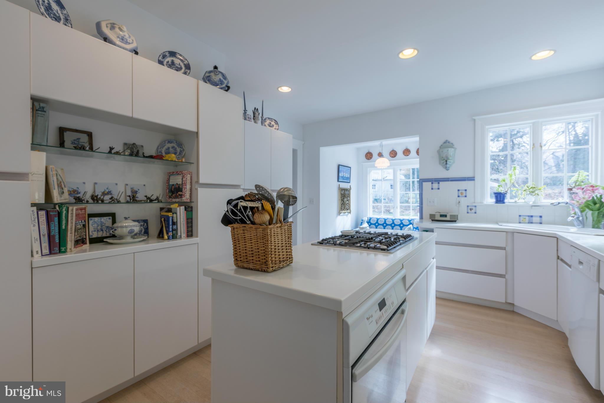 305 East Highfield Road Baltimore, MD 21218 - Photo 11 of 30 Kitchen