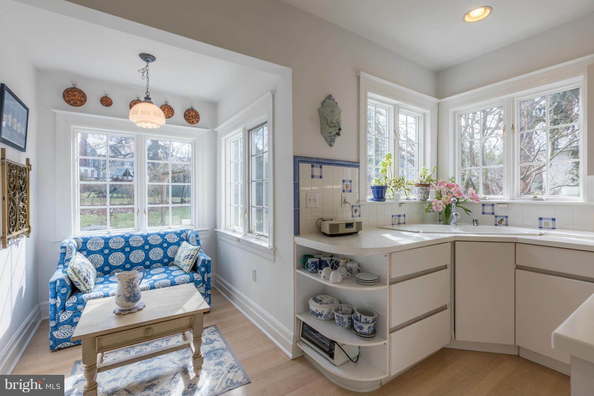 305 East Highfield Road Baltimore, MD 21218 - Photo 12 of 30 Kitchen
