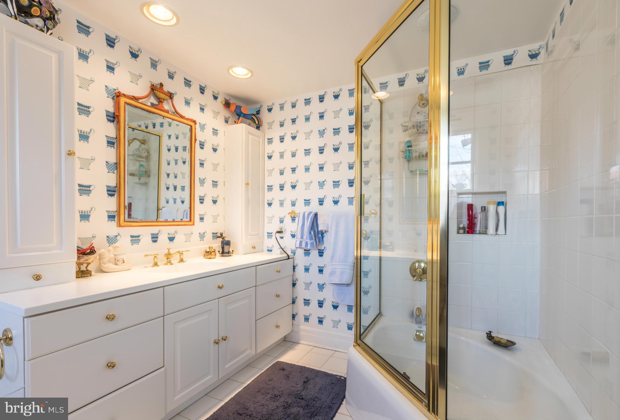 305 East Highfield Road Baltimore, MD 21218 - Photo 20 of 30 Bath (Master)