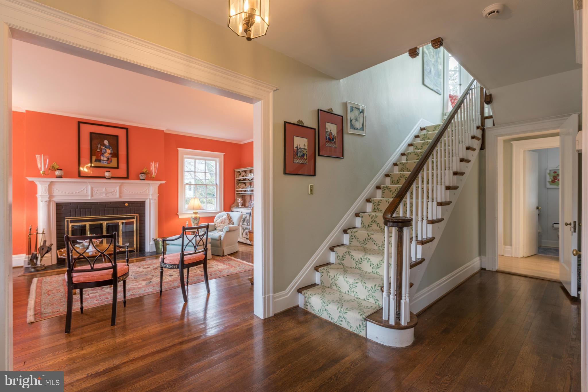 305 East Highfield Road Baltimore, MD 21218 - Photo 3 of 30 Foyer