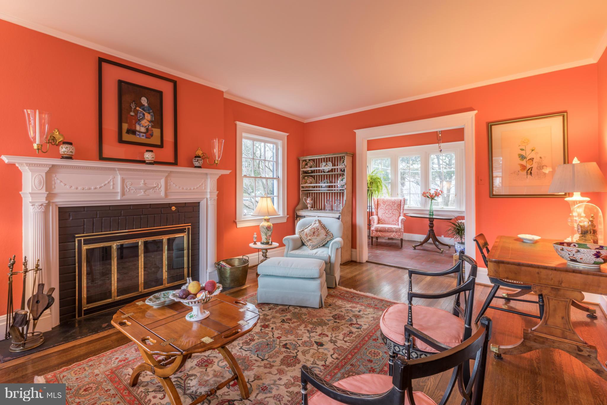 305 East Highfield Road Baltimore, MD 21218 - Photo 5 of 30 Living Room