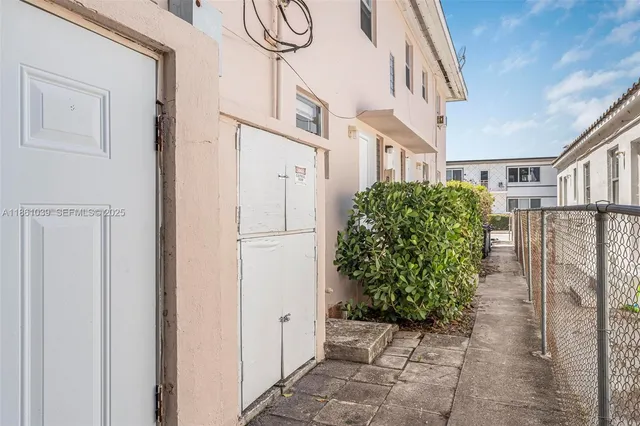 $1,599,000 | 8031 Hawthorne Avenue, Miami Beach, FL 33141