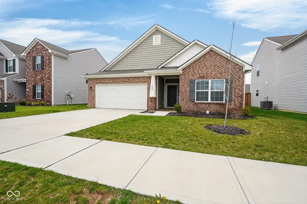 $325,000 | 1450 Bigleaf Drive, Sheridan, IN 46069