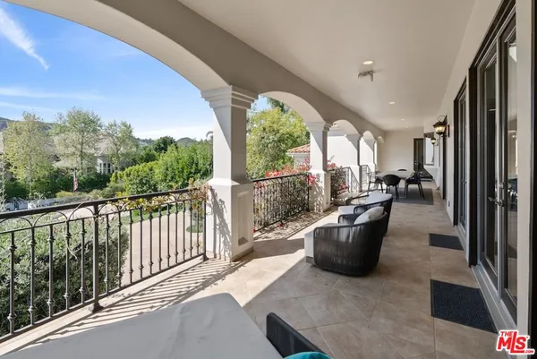 $7,475,888 | 23593 Parksouth Street, Calabasas, CA 91302