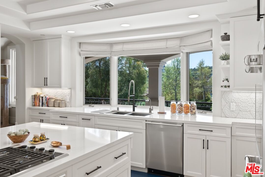 23593 Parksouth Street Calabasas, CA 91302 - Photo 23 of 75