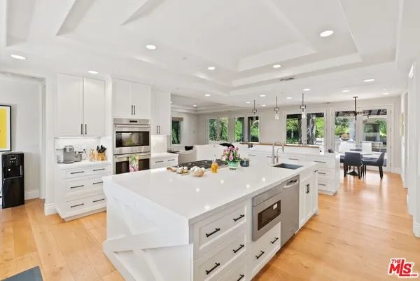 $7,475,888 | 23593 Parksouth Street, Calabasas, CA 91302