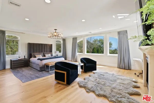 $7,475,888 | 23593 Parksouth Street, Calabasas, CA 91302