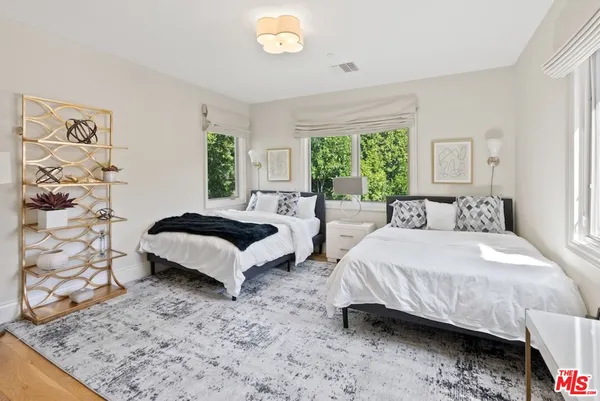 $7,475,888 | 23593 Parksouth Street, Calabasas, CA 91302