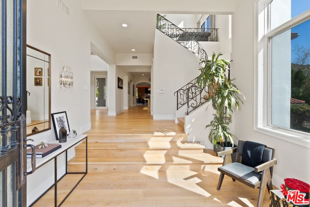 23593 Parksouth Street Calabasas, CA 91302 - Photo 6 of 75