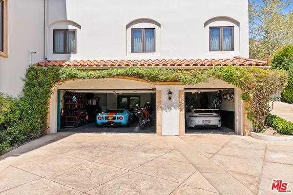 $7,475,888 | 23593 Parksouth Street, Calabasas, CA 91302