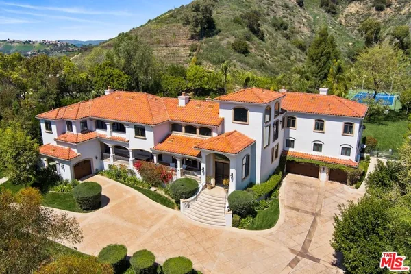 $7,475,888 | 23593 Parksouth Street, Calabasas, CA 91302