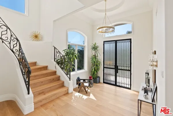 $7,475,888 | 23593 Parksouth Street, Calabasas, CA 91302