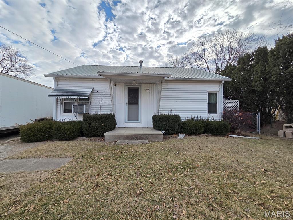 704 South Monticello Road Canton, MO 63435 - Photo 2 of 31