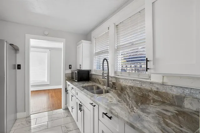 $395,000 | 2703 Gladstone Drive, Dallas, TX 75211