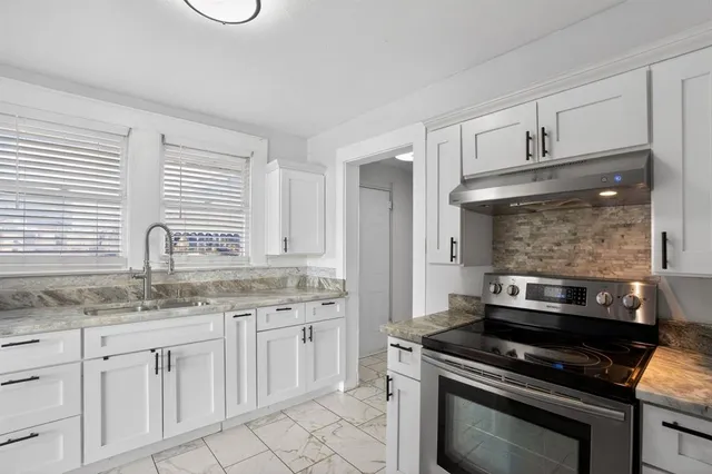 $395,000 | 2703 Gladstone Drive, Dallas, TX 75211