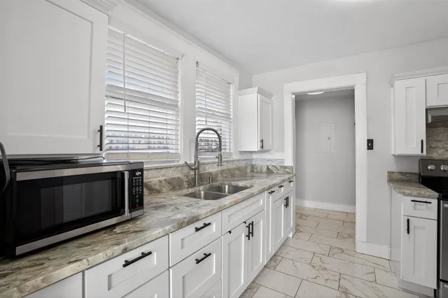 $395,000 | 2703 Gladstone Drive, Dallas, TX 75211