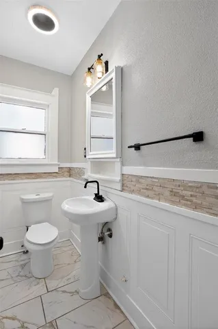 $395,000 | 2703 Gladstone Drive, Dallas, TX 75211