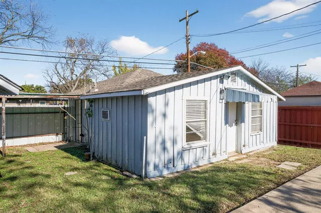 $395,000 | 2703 Gladstone Drive, Dallas, TX 75211