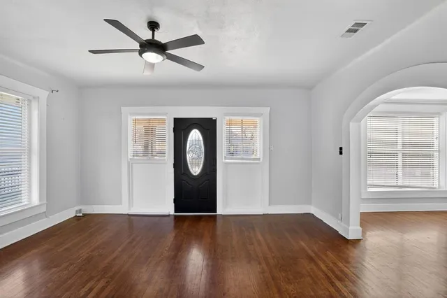 $395,000 | 2703 Gladstone Drive, Dallas, TX 75211