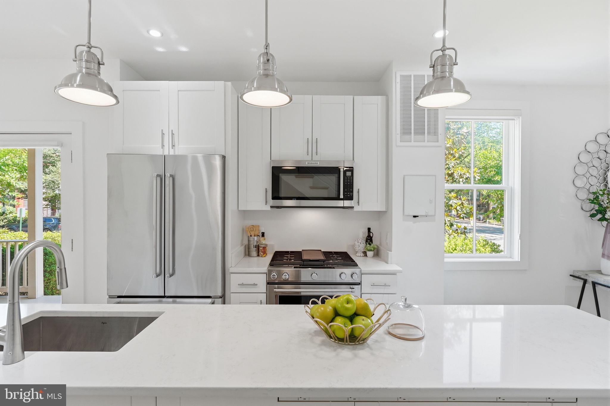 401 11th Street Southeast Washington, DC 20003 - Photo 7 of 38 Stainless steel appliances