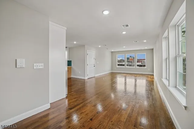 $2,950 | 499 7th Avenue, Newark, NJ 07107