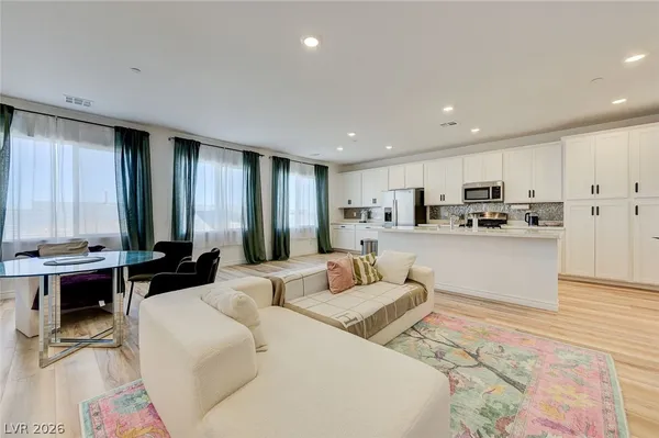 $412,990 | 236 Walsh Peak Avenue, Henderson, NV 89015