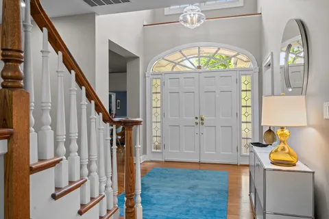 $1,175,000 | 861 Gloucester Crossing, Lake Forest, IL 60045