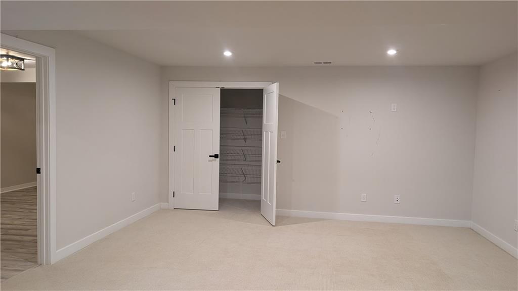 170 High Pointe Drive Washington, PA 15301 - Photo 25 of 29 an empty room with closet area