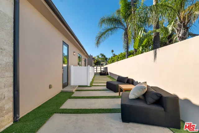 $22,000 | 3116 Elvido Drive, Los Angeles, CA 90049