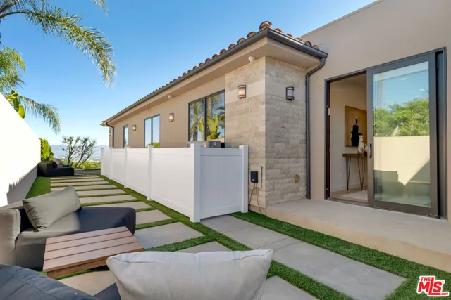 $22,000 | 3116 Elvido Drive, Los Angeles, CA 90049