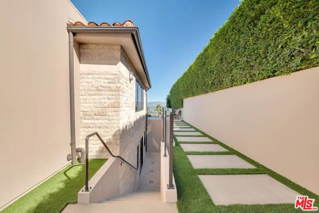 $22,000 | 3116 Elvido Drive, Los Angeles, CA 90049