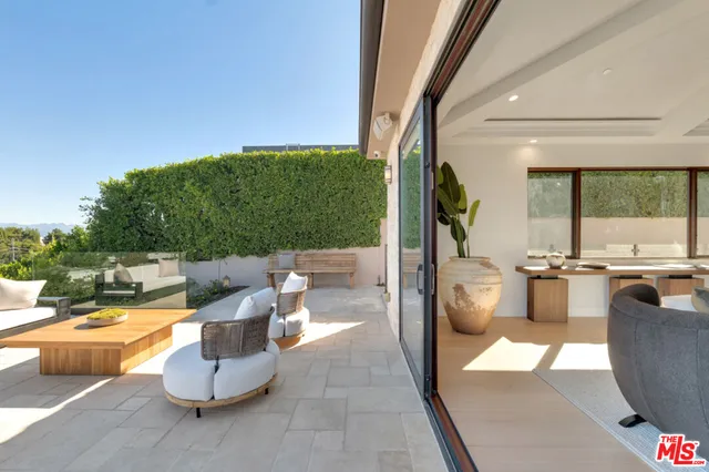 $22,000 | 3116 Elvido Drive, Los Angeles, CA 90049