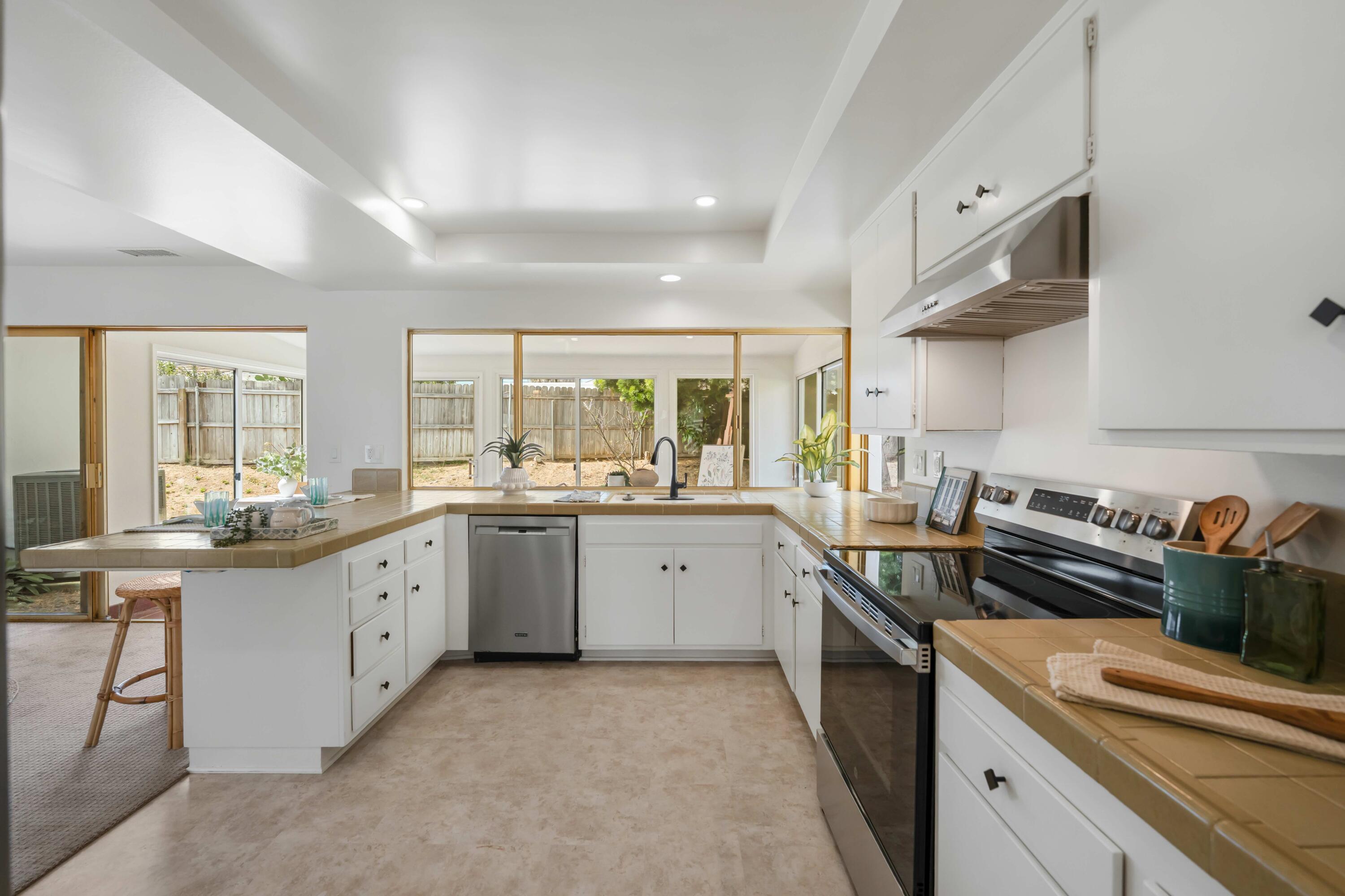 7286 Georgetown Road Goleta, CA 93117 - Photo 24 of 50 Kitchen - 7286 Georgetown Rd