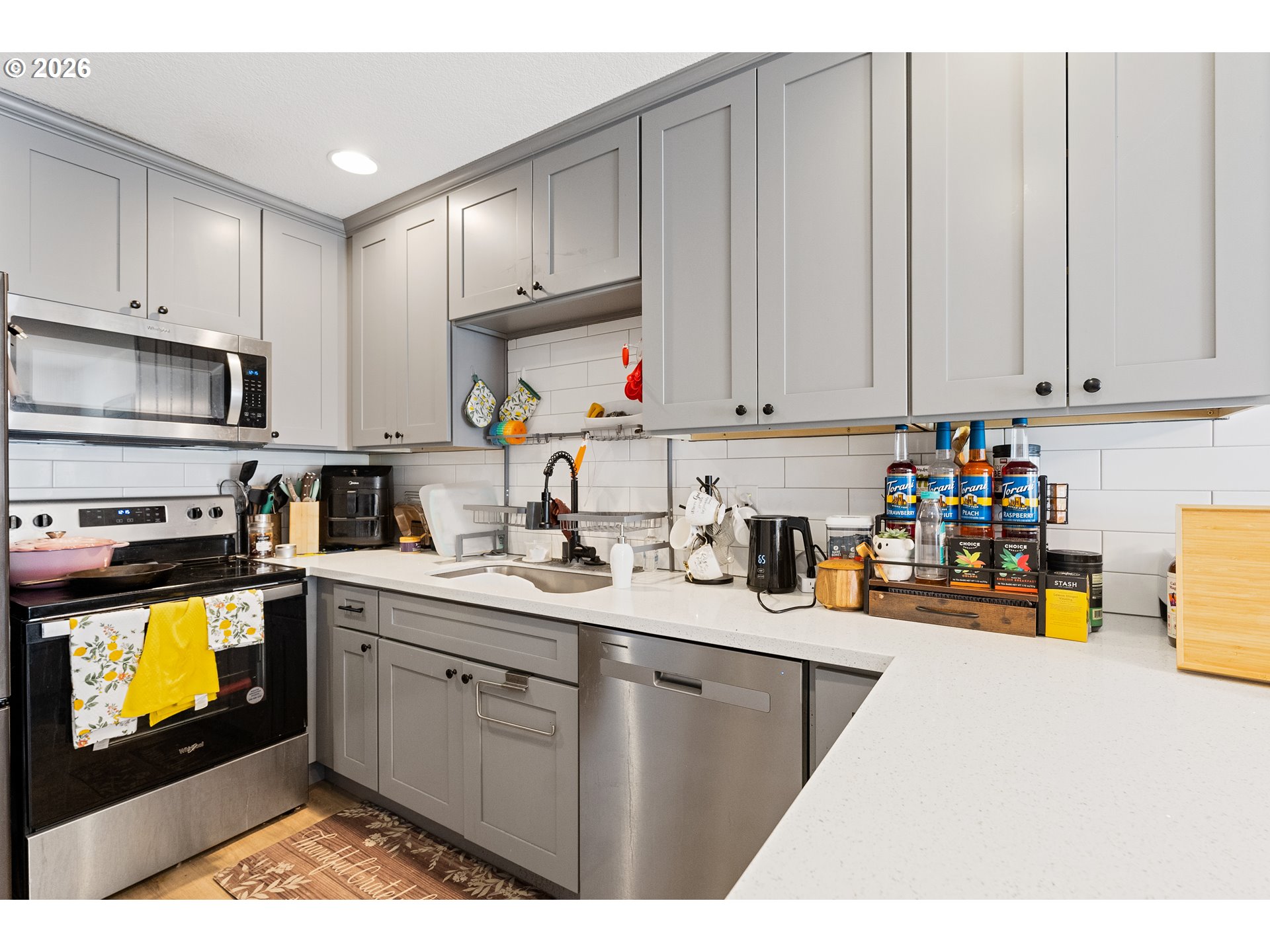 83 Southeast 176th Place Portland, OR 97233 - Photo 3 of 24 Kitchen