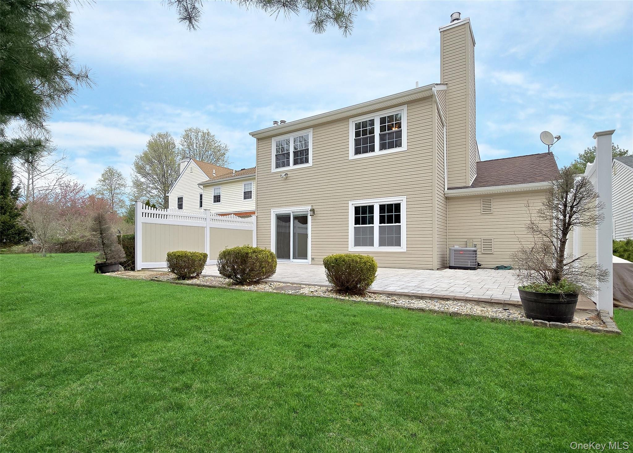 7 Peacock Path Coram, NY 11727 - Photo 18 of 23