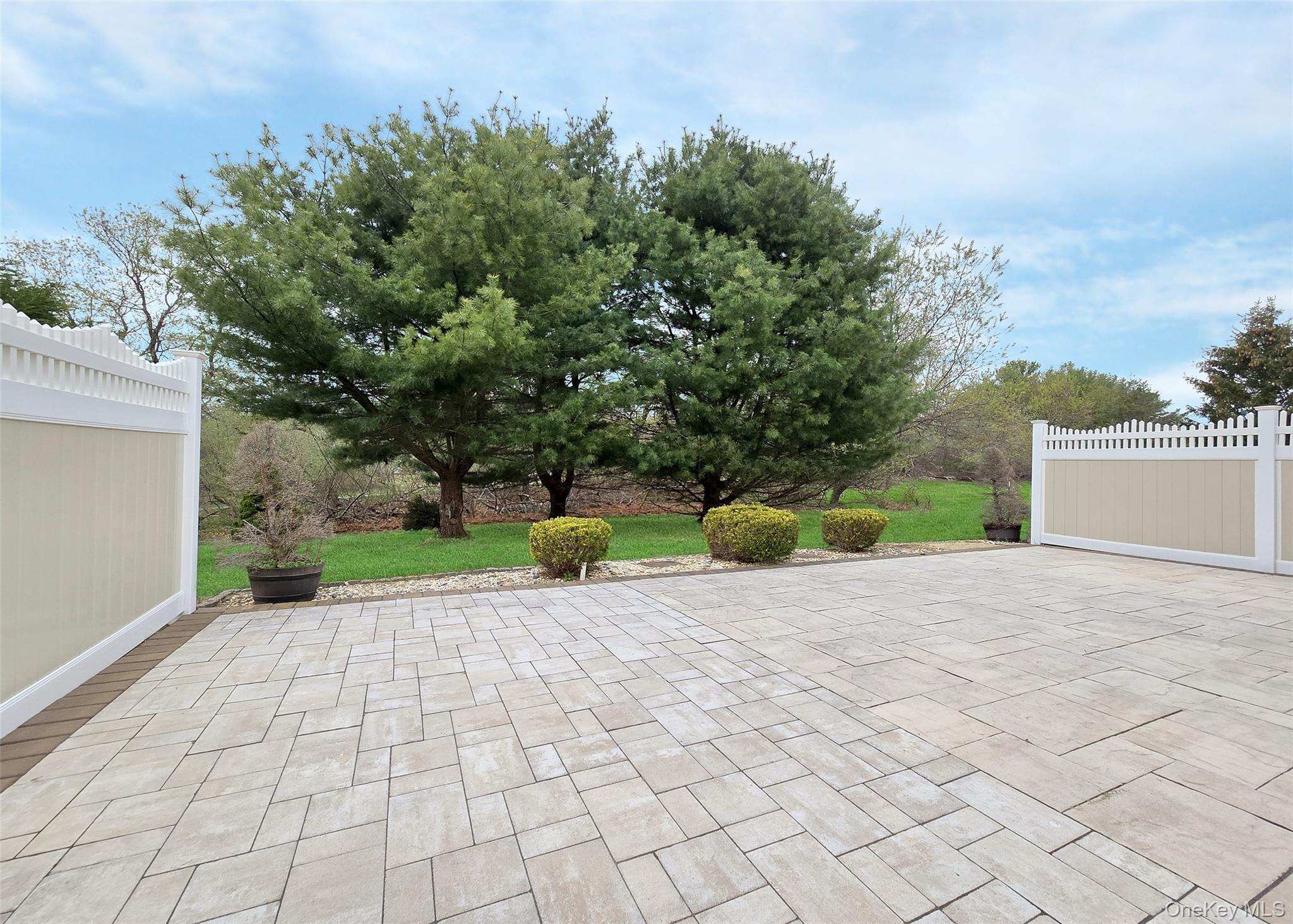 7 Peacock Path Coram, NY 11727 - Photo 19 of 23