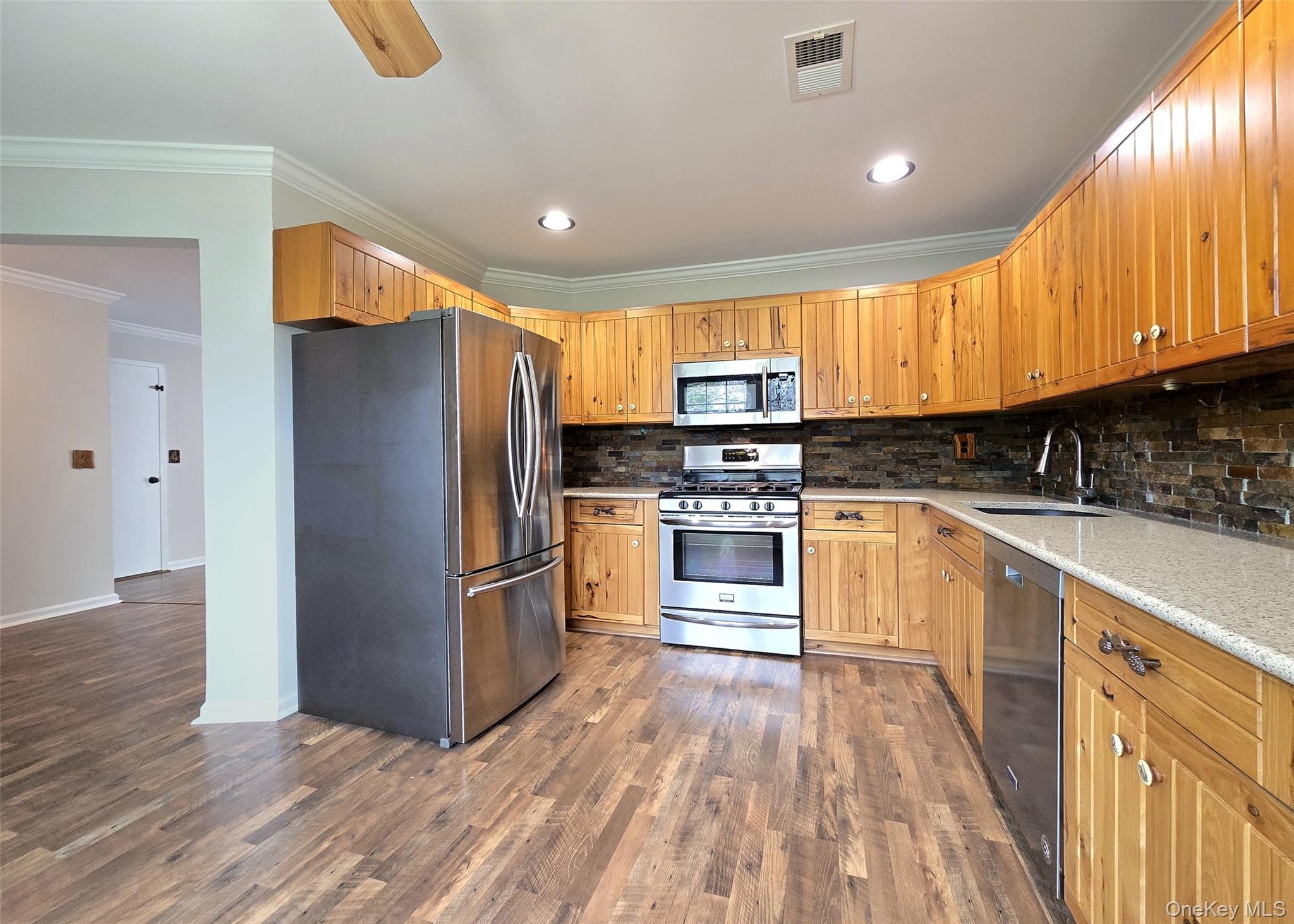 7 Peacock Path Coram, NY 11727 - Photo 5 of 23