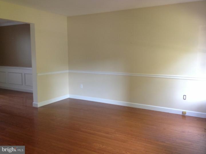 54 Wingert Road Wyomissing, PA 19610 - Photo 4 of 23 Living Room