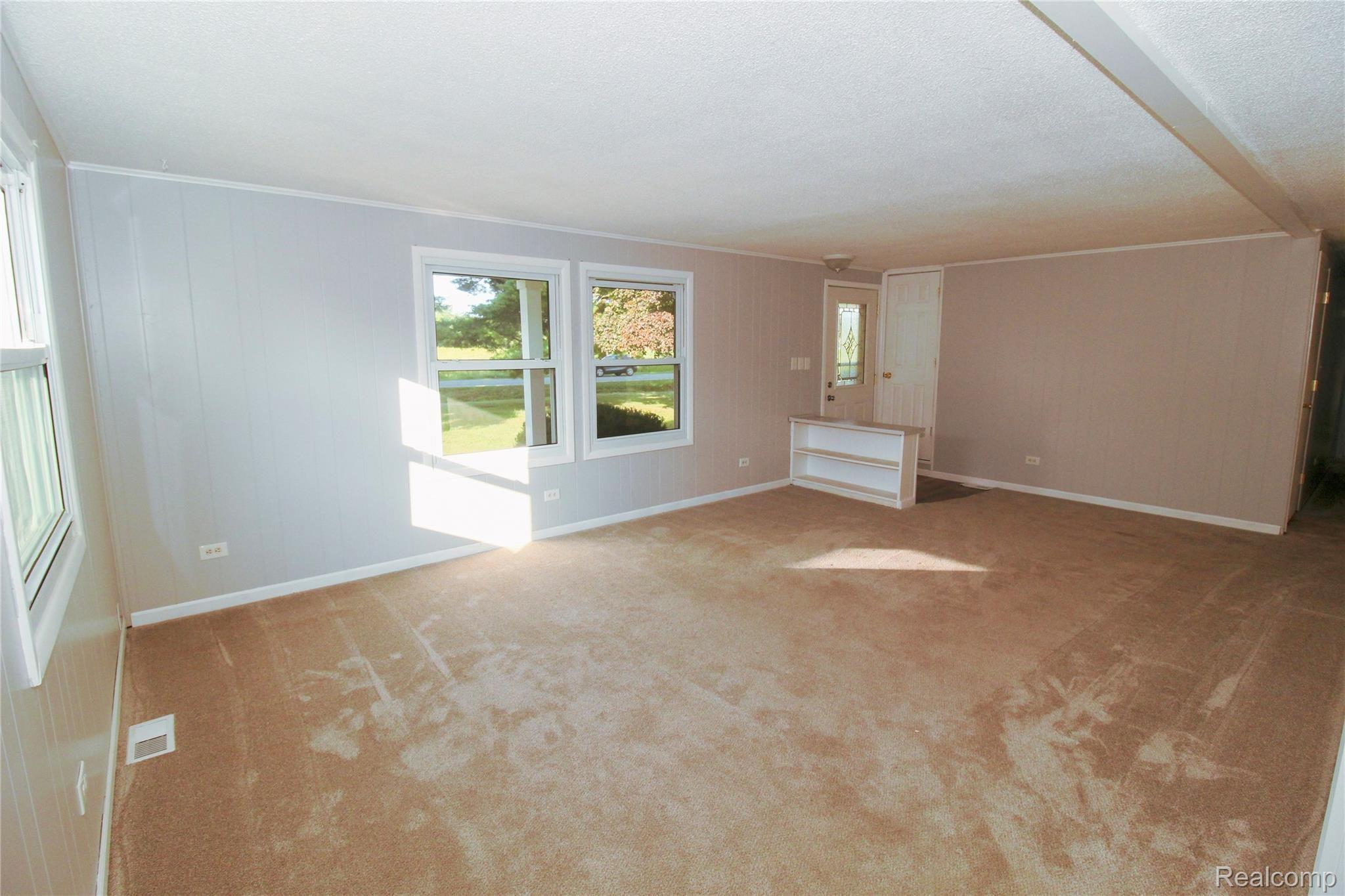 4053 Peters Road Columbiaville, MI 48421 - Photo 15 of 46 Family Room.jpg