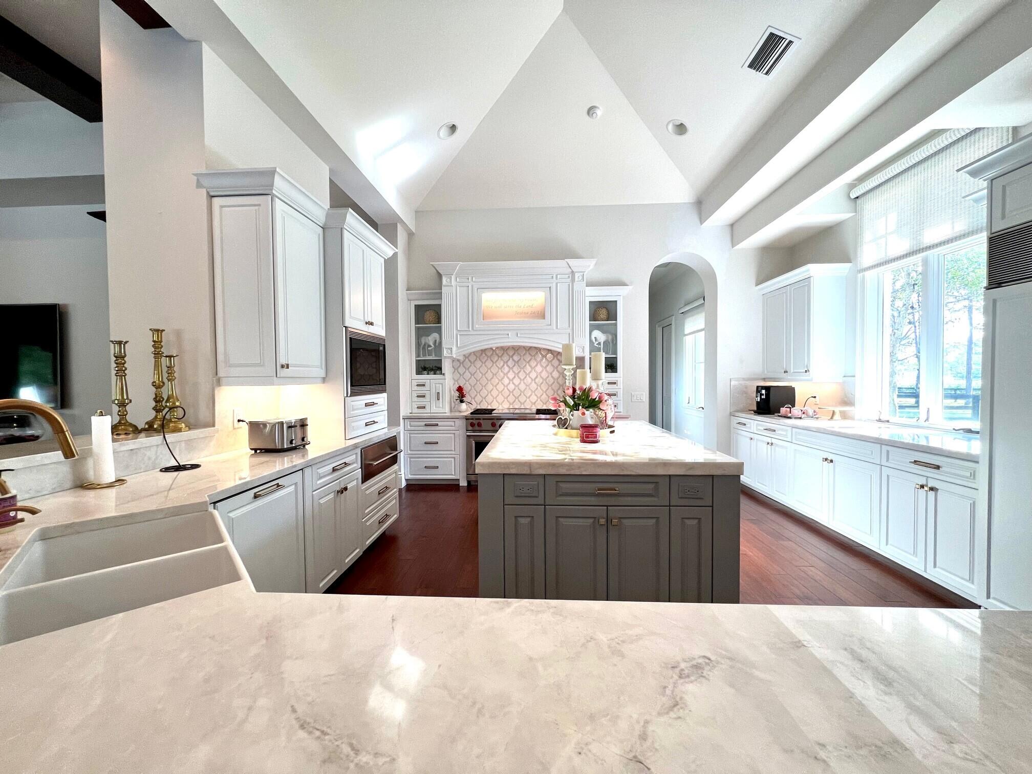 1382 Pelham Road Wellington, FL 33414 - Photo 17 of 59 kitchen
