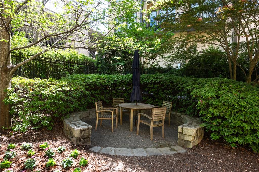 201 West Ponce De Leon Avenue, Unit 502 Decatur, GA 30030 - Photo 48 of 49 a view of a tables and chairs in the patio