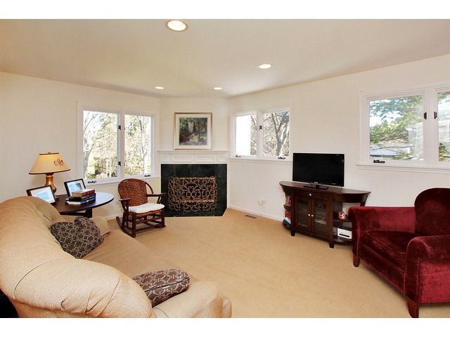 44 Farnham Road Lake Forest, IL 60045 - Photo 17 of 25 a living room with furniture and a flat screen tv