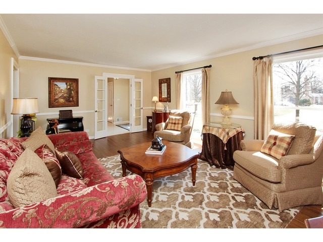 44 Farnham Road Lake Forest, IL 60045 - Photo 3 of 25 a living room with furniture large window and a table