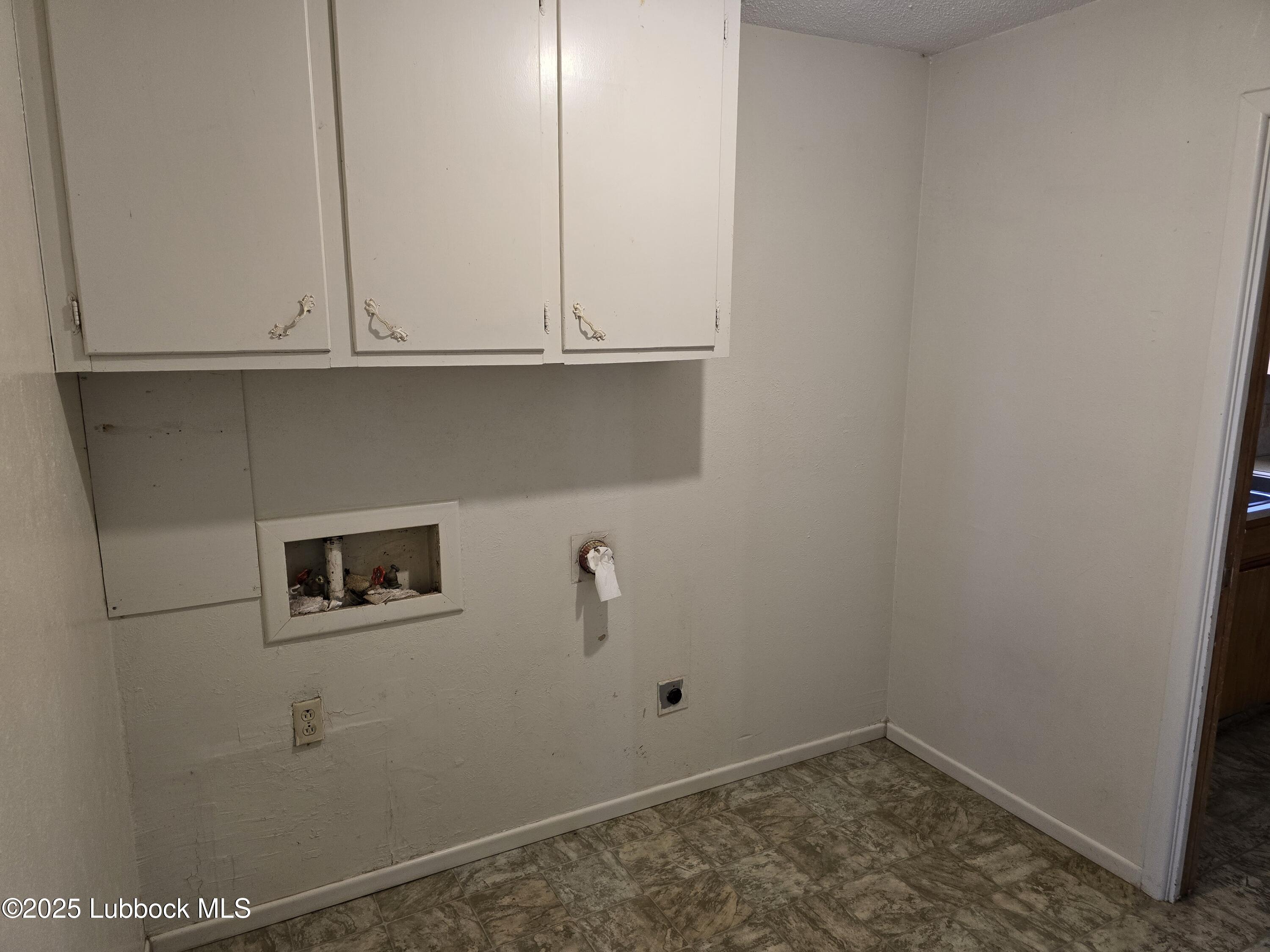 1681 Co Road Denver City, TX 79323 - Photo 23 of 30 a view of room