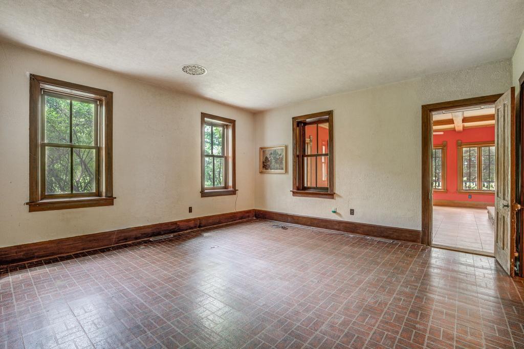 5580 Hampshire Road Chaska, MN 55318 - Photo 3 of 20 Gallery Image 3
