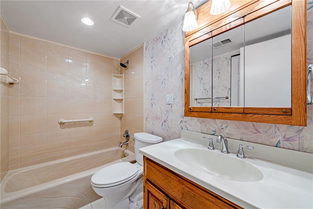 2034 Swallow Hill Road, Unit 313 Pittsburgh, PA 15220 - Photo 12 of 15 Gallery Image 12