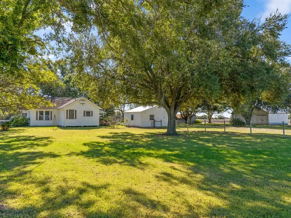 $375,000 | 14309 Vrlla Road, Guy, TX 77444