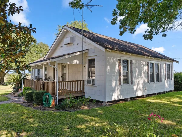 $375,000 | 14309 Vrlla Road, Guy, TX 77444