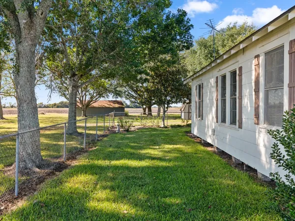 $375,000 | 14309 Vrlla Road, Guy, TX 77444