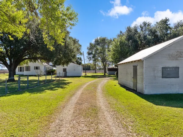 $375,000 | 14309 Vrlla Road, Guy, TX 77444